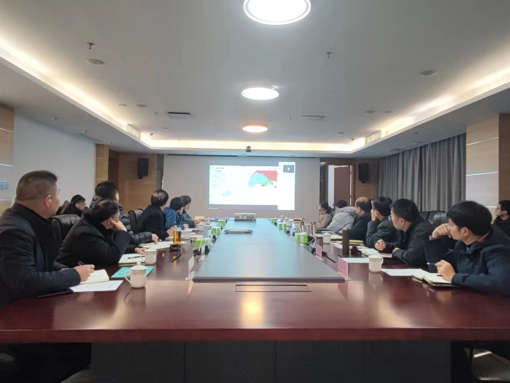 集團(tuán)召開黃海新區(qū)濱海片區(qū)供熱管道、公共2.jpg
